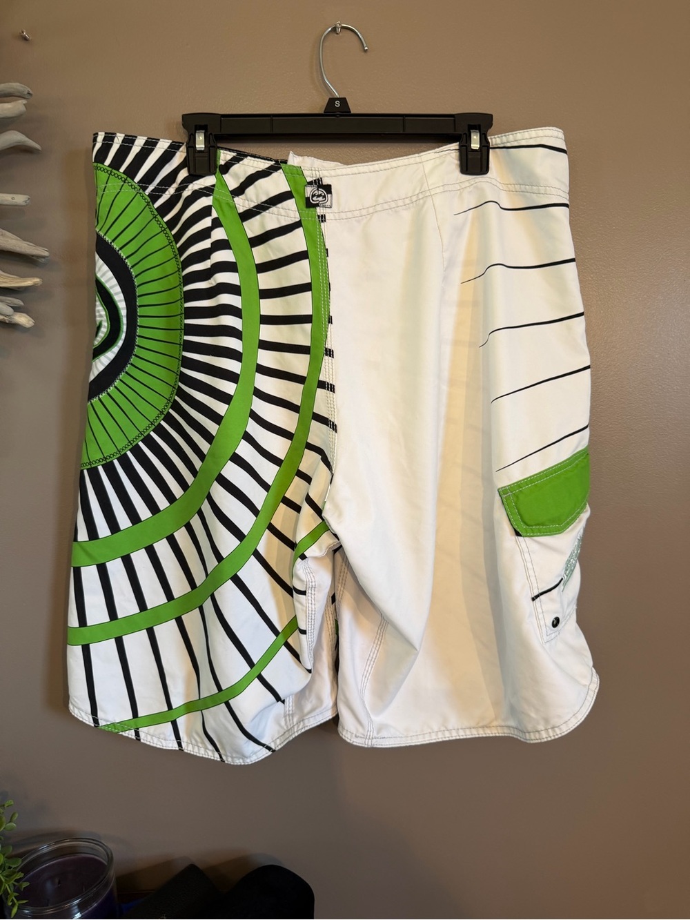 Men’s Billabong Board Shorts in White and Green - Picture 2 of 3